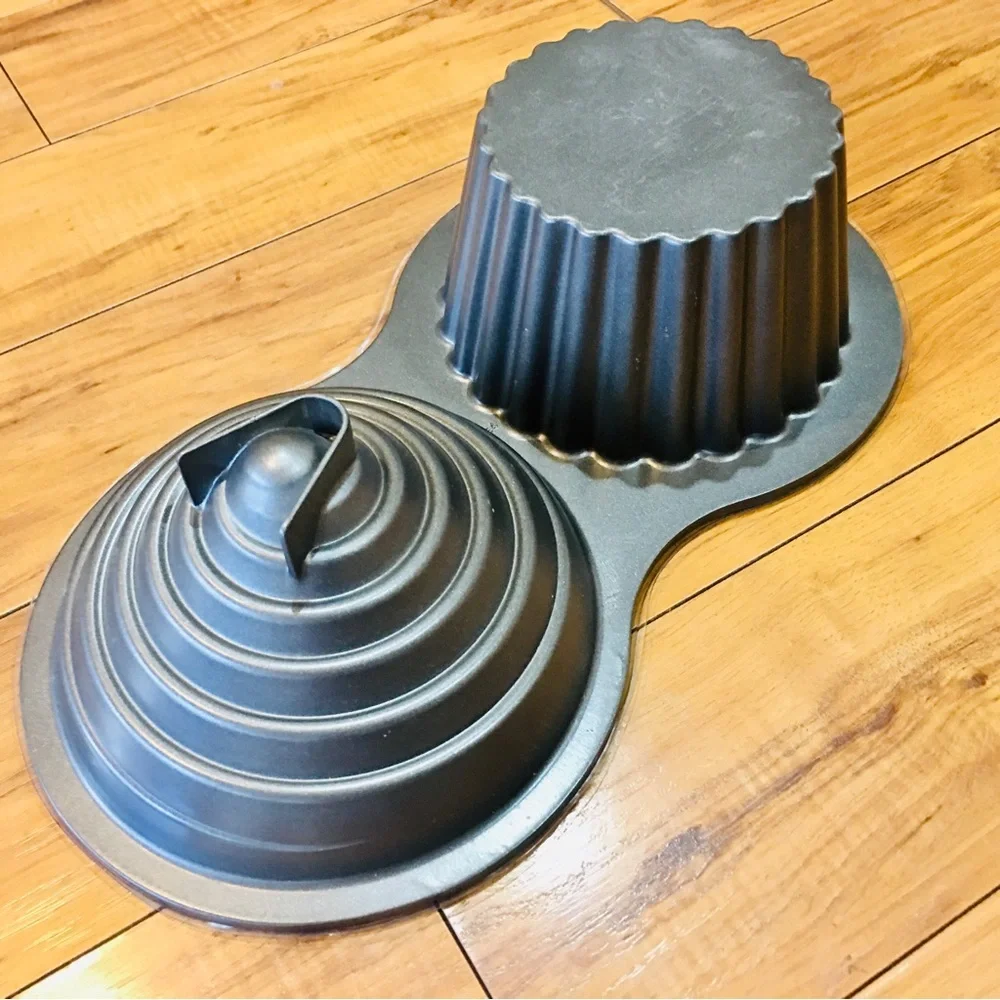 WILTON giant cupcake pan baking bakery birthday party